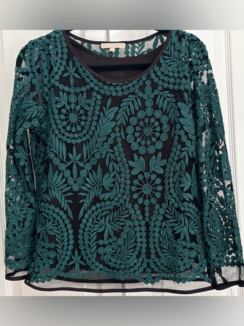 Joan Vaas Women’s Top, green, lace over black, size medium